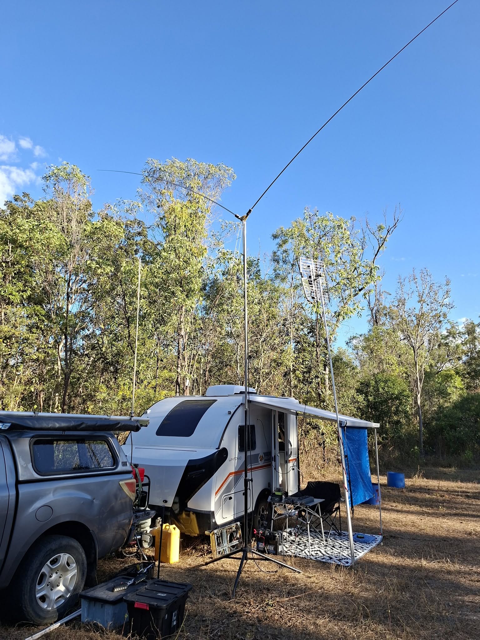 Camper trailer with HF antenna mast at the checkpoint